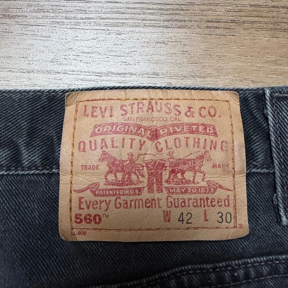 Vintage Levis 560 Denim Shorts Mens 42 Black Cutoff Loose Fit Raw Hem Grunge Y2K